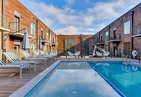 Prime East Downtown Studio w gym Washer Dryer