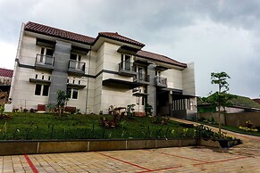 OYO Life 2399 Gerbera House - Kos Putri