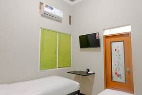 OYO Life 2399 Gerbera House - Kos Putri