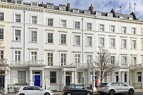 Spacious Pimlico Apartment by Underthedoormat