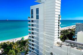 FontaineBleau with Ocean plus Bay and City View