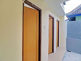 OYO Life  92953 Nirmala Kost