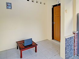 OYO Life  92953 Nirmala Kost