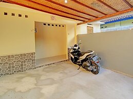 OYO Life  92953 Nirmala Kost