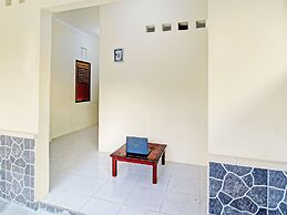 OYO Life  92953 Nirmala Kost