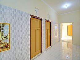 OYO Life  92953 Nirmala Kost