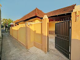 OYO Life  92953 Nirmala Kost