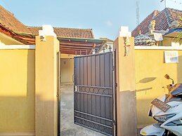 OYO Life  92953 Nirmala Kost