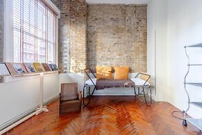 Tastefully Curated Mezzanine Studio Flat Hackney!