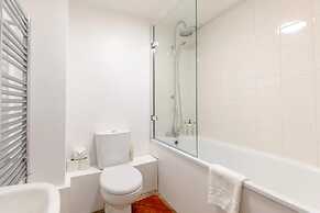 Tastefully Curated Mezzanine Studio Flat Hackney!