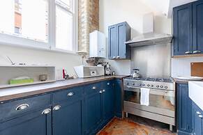 Tastefully Curated Mezzanine Studio Flat Hackney!