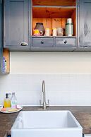 Tastefully Curated Mezzanine Studio Flat Hackney!