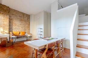 Tastefully Curated Mezzanine Studio Flat Hackney!