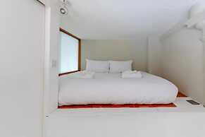 Tastefully Curated Mezzanine Studio Flat Hackney!