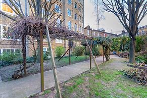 Tastefully Curated Mezzanine Studio Flat Hackney!