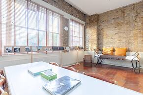 Tastefully Curated Mezzanine Studio Flat Hackney!