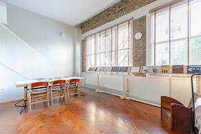 Tastefully Curated Mezzanine Studio Flat Hackney!