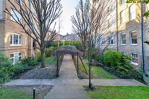 Tastefully Curated Mezzanine Studio Flat Hackney!