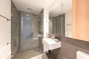 Brunswick Retreat! 5th Floor 1-bed Unit w Parking