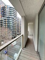 Contemporary 2BD Flat W/balcony Canary Wharf!