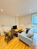 Contemporary 2BD Flat W/balcony Canary Wharf!