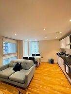Contemporary 2BD Flat W/balcony Canary Wharf!
