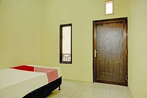 OYO Life  92936 Kost Teteh Erni Karawang