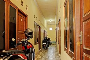OYO Life  92936 Kost Teteh Erni Karawang