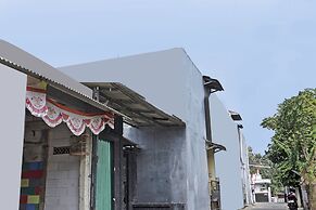 OYO Life  92936 Kost Teteh Erni Karawang