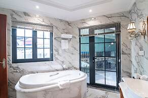 Luxe Paradise Suites Hotel