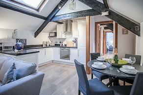 Cosy At The Mews - 2 Bedroom Apartment - Tenby