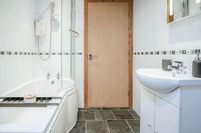 Cosy At The Mews - 2 Bedroom Apartment - Tenby