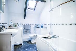 Cosy At The Mews - 2 Bedroom Apartment - Tenby