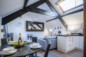 Cosy At The Mews - 2 Bedroom Apartment - Tenby