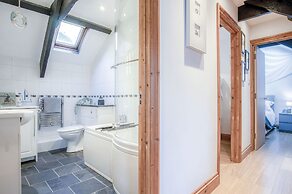 Cosy At The Mews - 2 Bedroom Apartment - Tenby