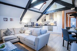 Cosy At The Mews - 2 Bedroom Apartment - Tenby