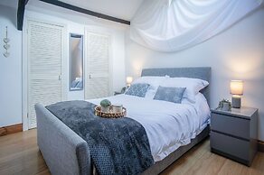 Cosy At The Mews - 2 Bedroom Apartment - Tenby