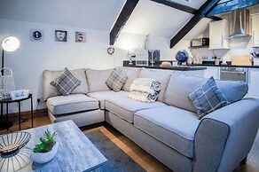 Cosy At The Mews - 2 Bedroom Apartment - Tenby