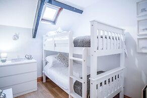 Cosy At The Mews - 2 Bedroom Apartment - Tenby