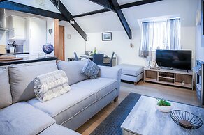 Cosy At The Mews - 2 Bedroom Apartment - Tenby