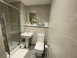 Stunning two bed City Center Apartment