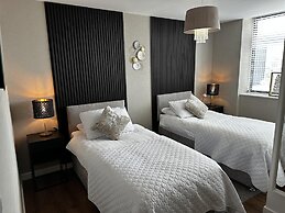 Stunning two bed City Center Apartment