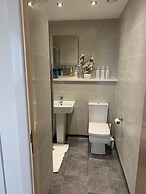 Stunning two bed City Center Apartment