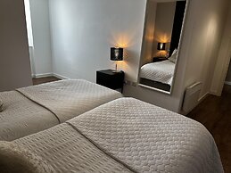 Stunning two bed City Center Apartment