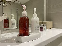 Stunning two bed City Center Apartment