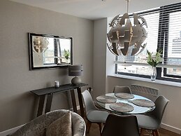 Stunning two bed City Center Apartment