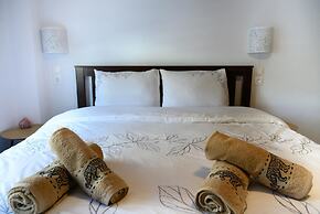 Minimal Condo Trikala Town