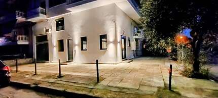 Minimal Condo Trikala Town