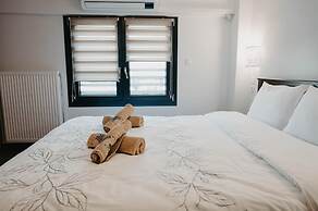 Minimal Condo Trikala Town