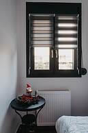 Minimal Condo Trikala Town